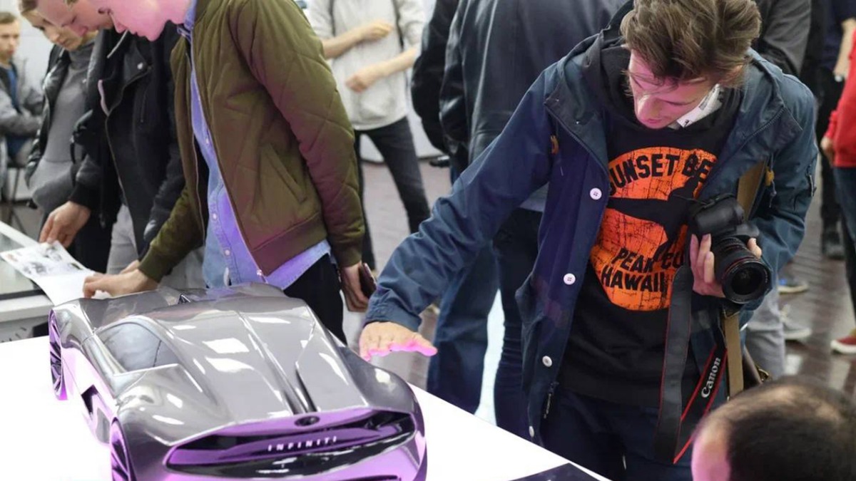 Конструкторы показали дизайн-макет спорткара в японском стиле с фиолетовой подсветкой