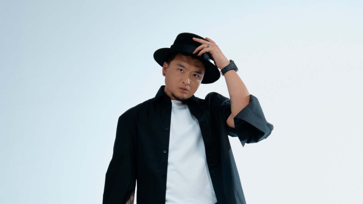 Анатолий Цой уверен, что музыкальное образование может помочь артисту, но главное — это талант и упорство