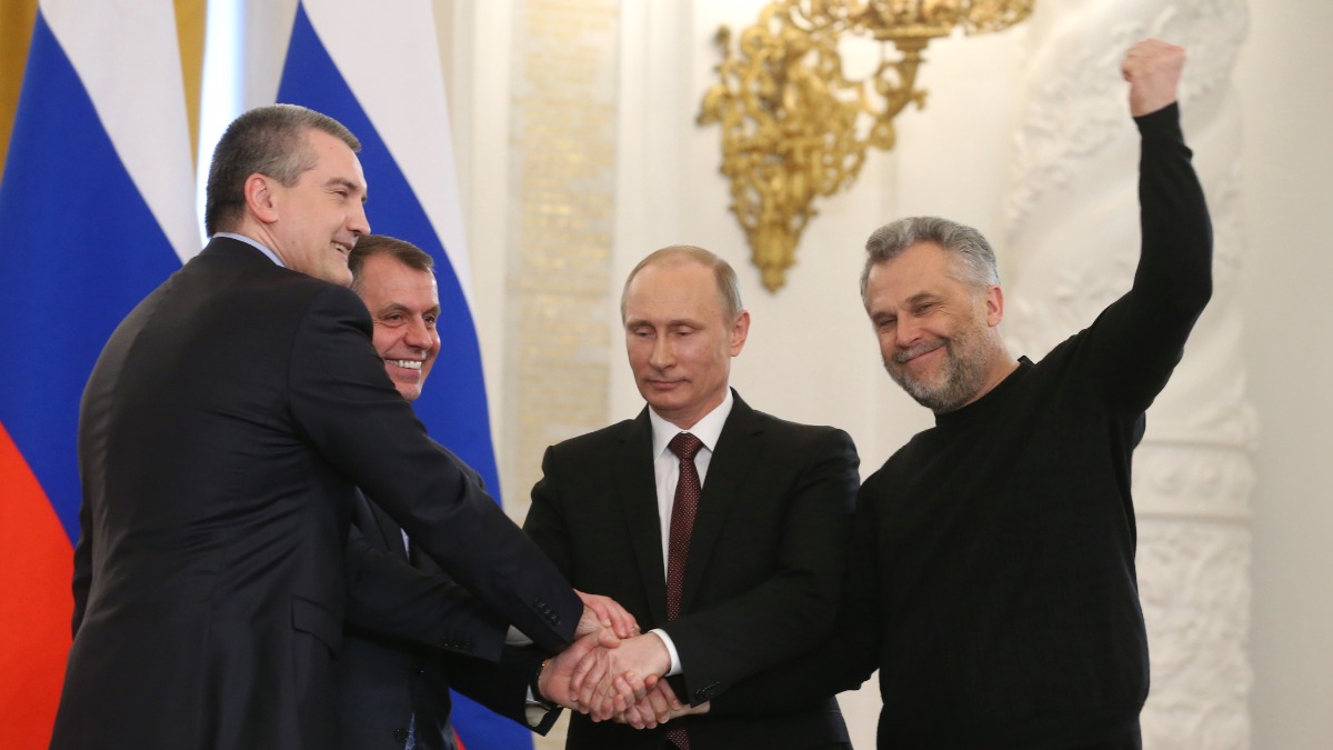 Президент России Владимир Путин во время подписания Договора между Российской Федерацией и Республикой Крым. На фото также Сергей Аксенов, Владимир Константинов, Алексей Чалый