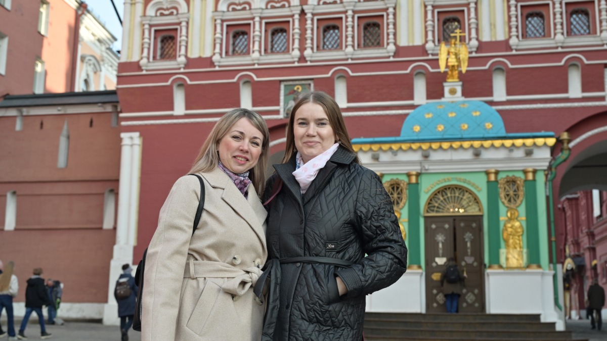 Для жительниц Смоленска — сестер Олеси и Александры Ивановых посещение Красной площади стало обязательной частью поездки в Москву. Столица с каждым годом привлекает все больше туристов