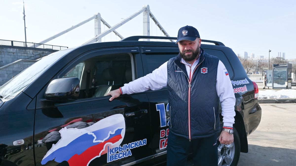 Участник автопробега «Крым — Россия! Навсегда» Руслан Шаров проехал половину России, чтобы оказаться в Москве