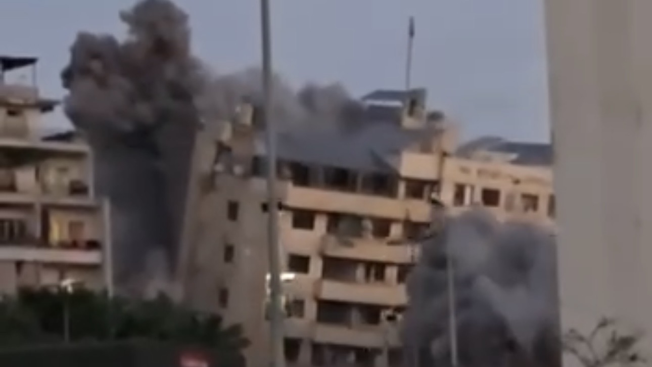 Израильская авиация снесла многоэтажное здание в центре Бейрута