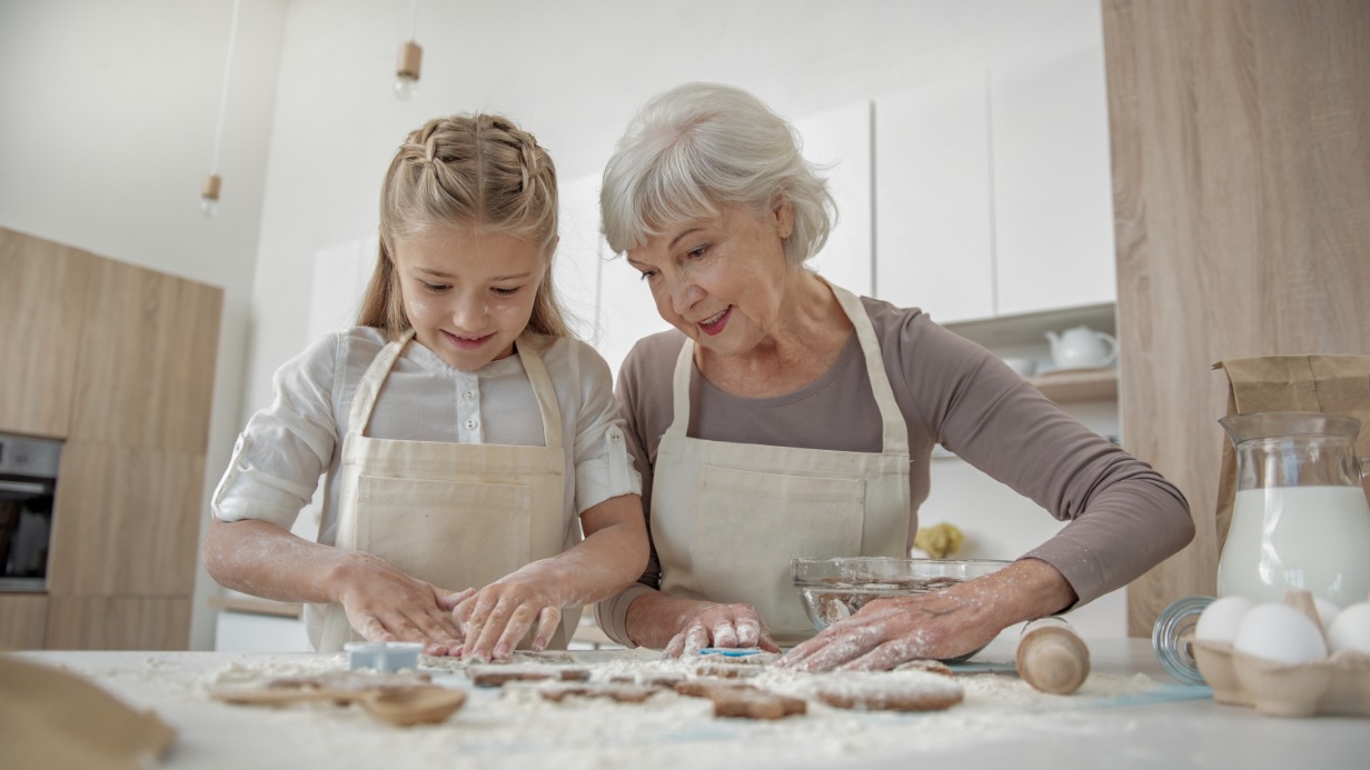 На выпечке гадали: вложенная монетка сулила богатство, кольцо — женитьбу