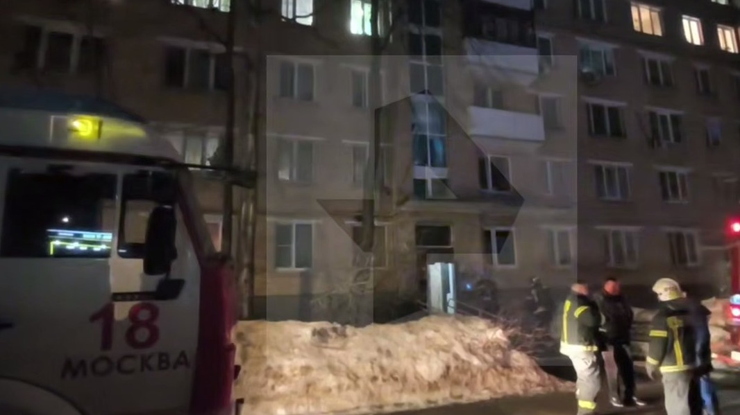 СМИ: На востоке Москвы загорелась квартира, женщина с ребенком кричали о помощи