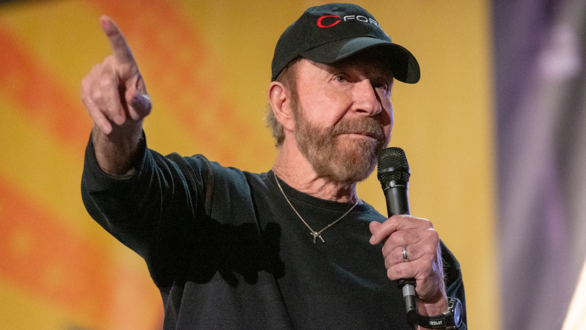 TMZ: Чака Норриса госпитализировали на Гавайях