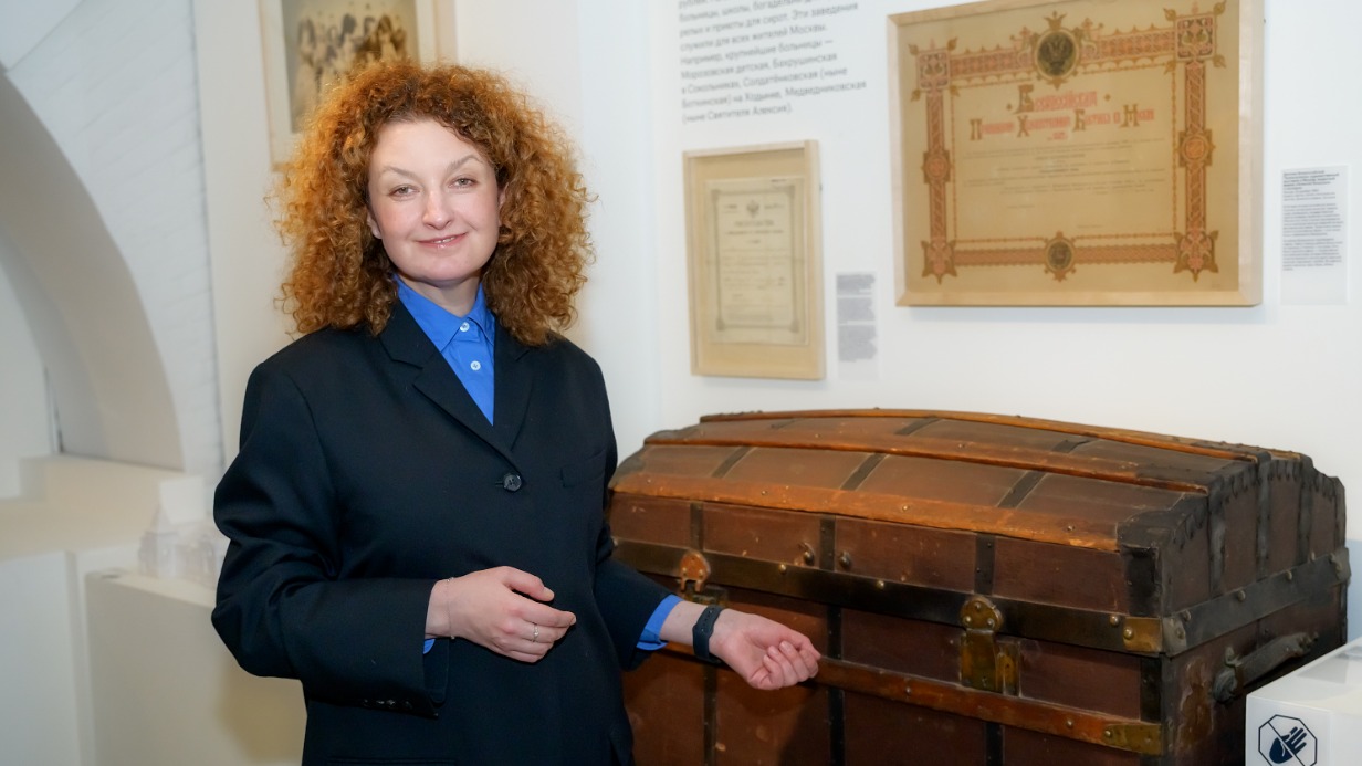 Генеральный директор Музея Москвы Анна Трапкова на выставке «История Москвы». Экспозиция рассказывает о жизни и быте москвичей разных эпох, о культуре и развитии города