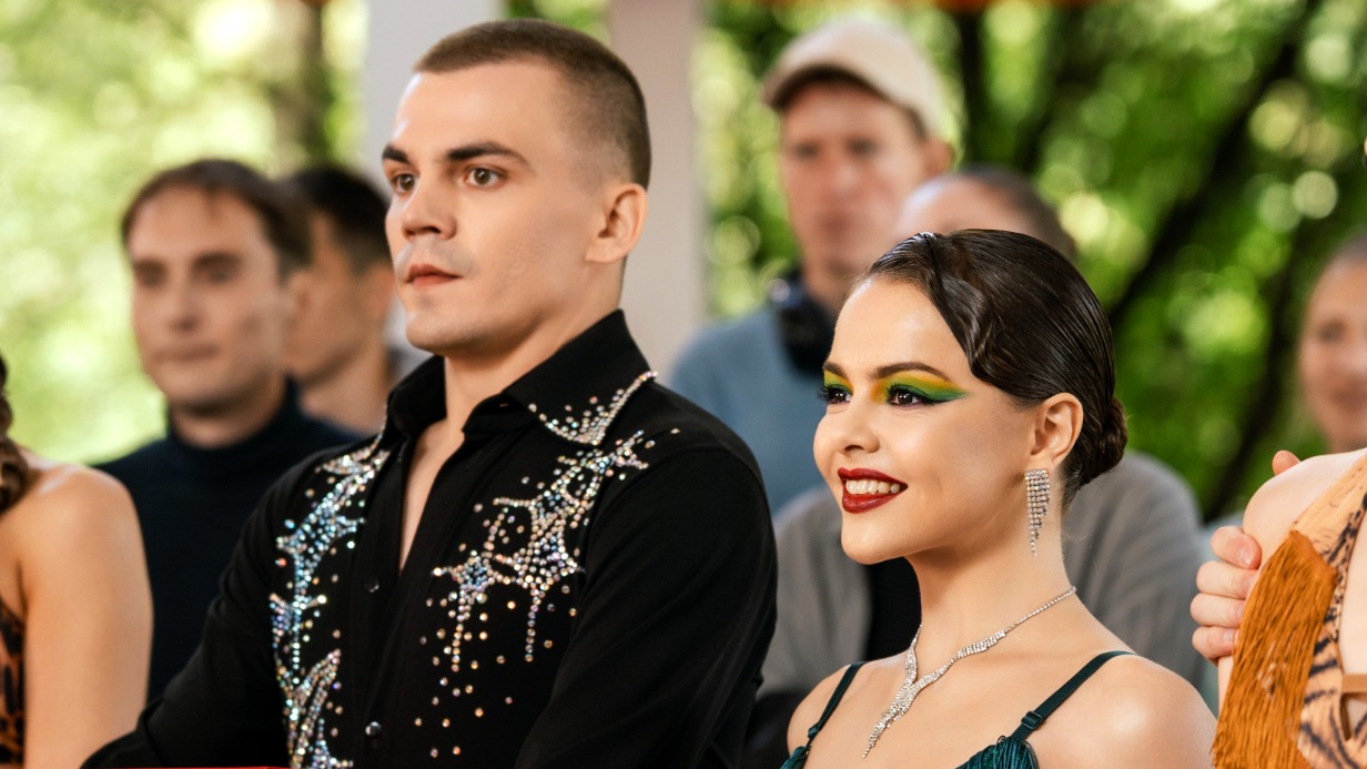 Кадр из сериала: актеры Даня Киселев в роли спецагента Секретной службы Лехи Шилова и Кристина Корбут в образе Наташи