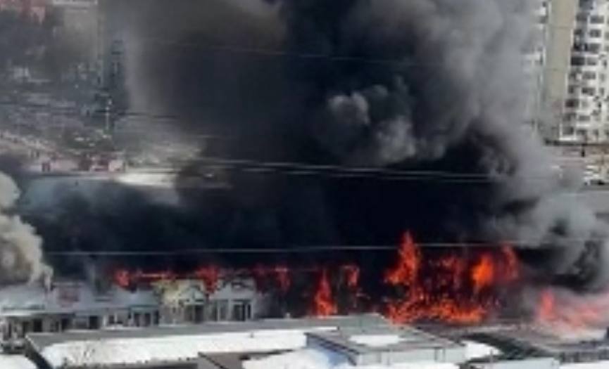 Площадь пожара на рынке в Солнечногорске достигла 1,8 тысячи «квадратов»