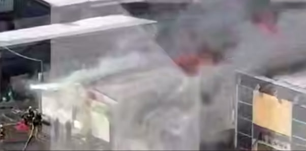 РЕН ТВ: Огонь на рынке в Подмосковье распространился на пять тысяч «квадратов»