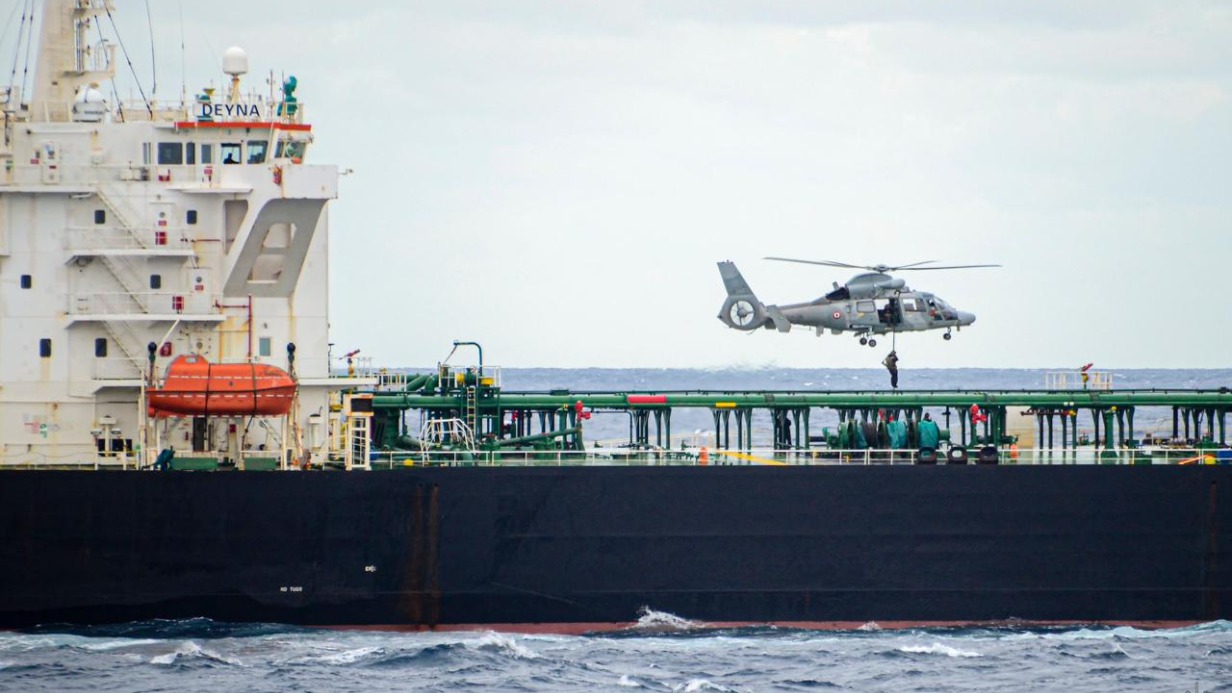 Франция захватила следовавший из России танкер Deyna в Средиземном море