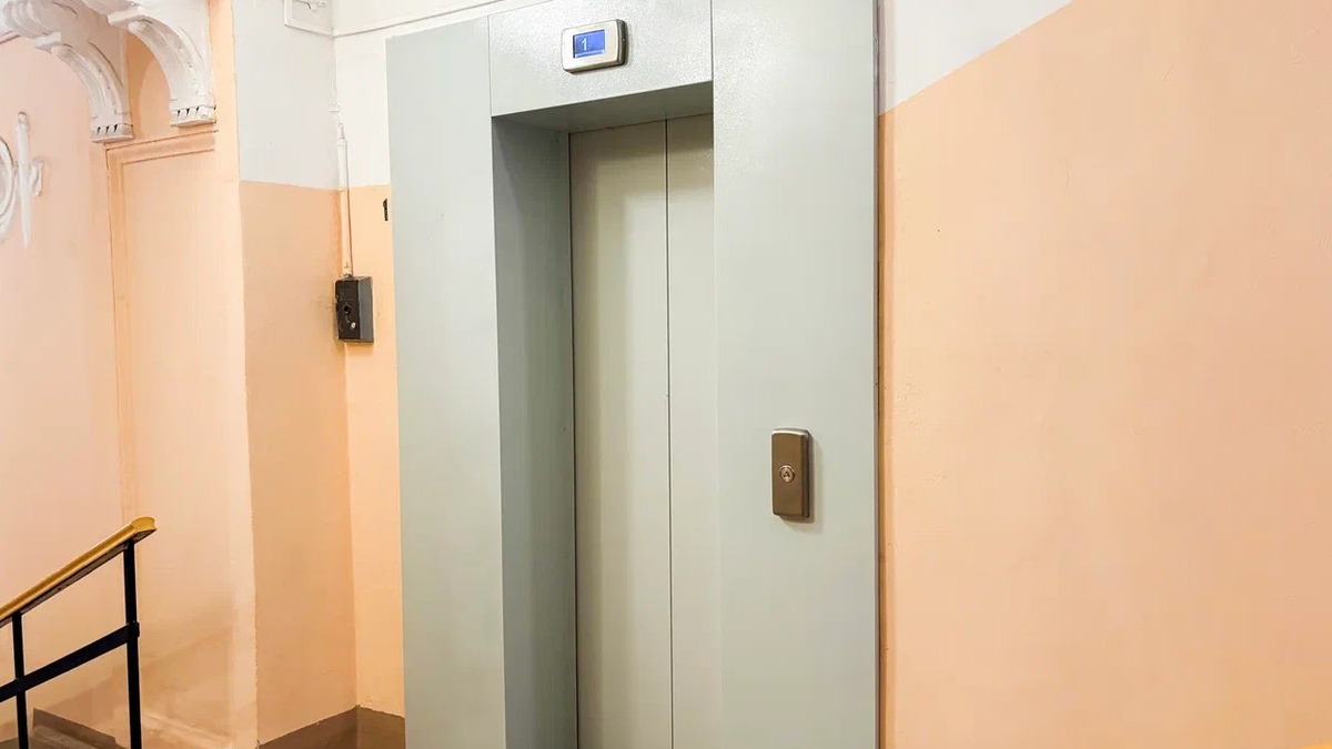 В историческом жилом доме в районе Мещанский произвели замену всего лифтового оборудования 