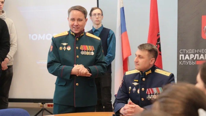 Участники СВО Эльдар Шарипов и Эдуард Шонов приняли участие в гражданской акции с молодежным парламентом