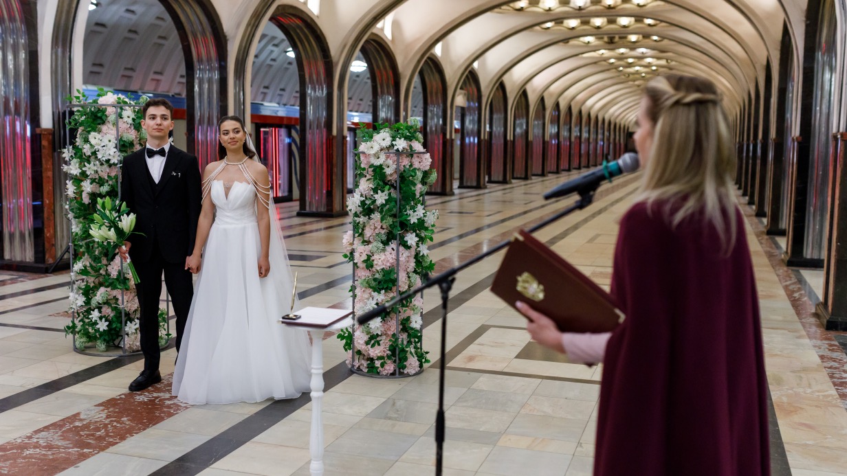 Заммэра Ракова: Церемонии бракосочетания прошли на станции метро «Маяковская»