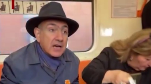 Пашинян поругался в метро с женщиной, обвинившей его в сдаче Карабаха