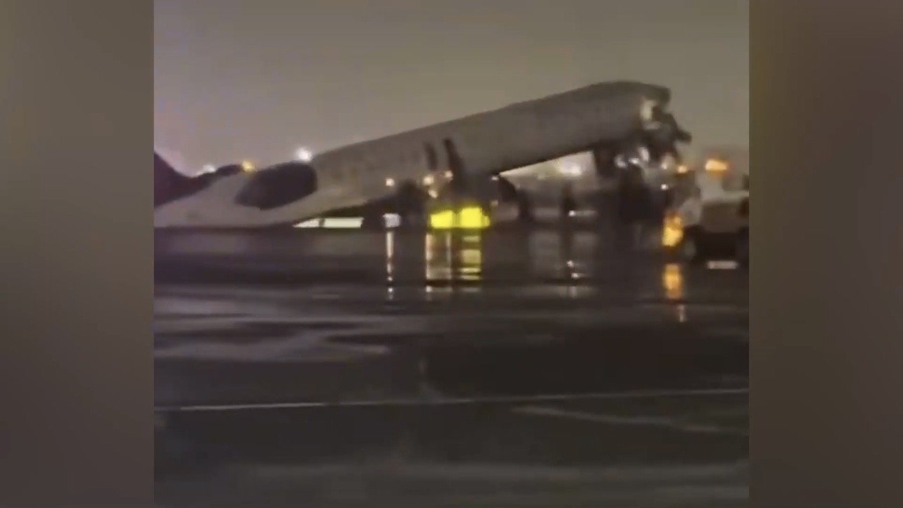 Появились кадры с места аварии в аэропорту Нью-Йорка