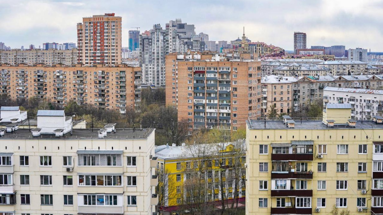 Стартовали работы по капремонту крыш жилых домов