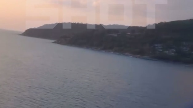 Shot: Российские туристы упали в океан во время полета на парашюте в Таиланде