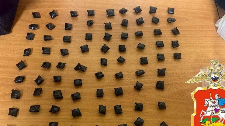 Пассажира такси со 179 свертками с наркотиками задержали в Подмосковье