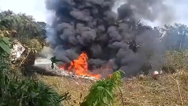 Самолет с более чем 100 пассажирами на борту потерпел крушение в Колумбии