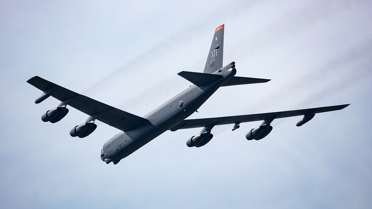 Airlive: Бомбардировщик США подал сигнал бедствия в небе над Британией