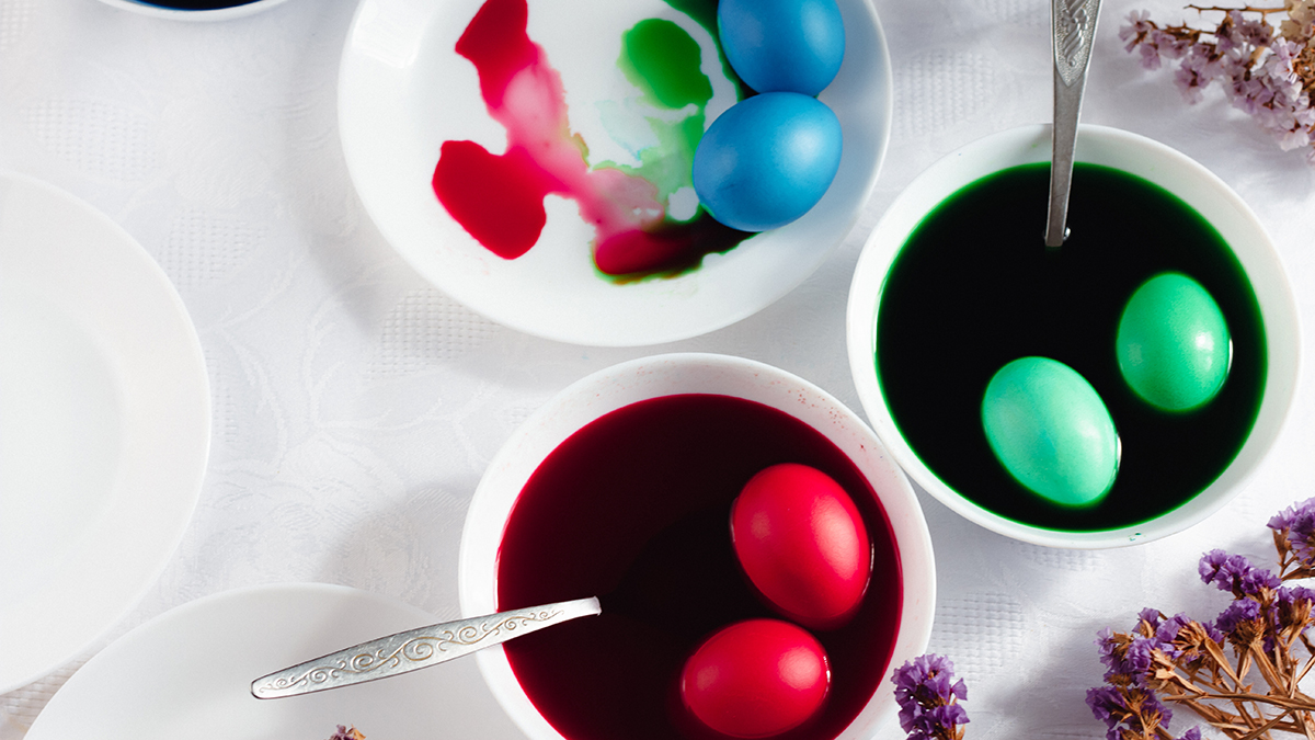 Как могут навредить здоровью красители для яиц и чего не должно быть в их составе