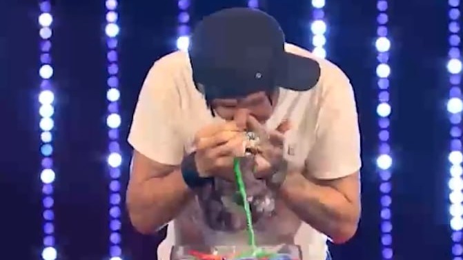 Австриец побил мировой рекорд по числу засунутых в нос воздушных шаров