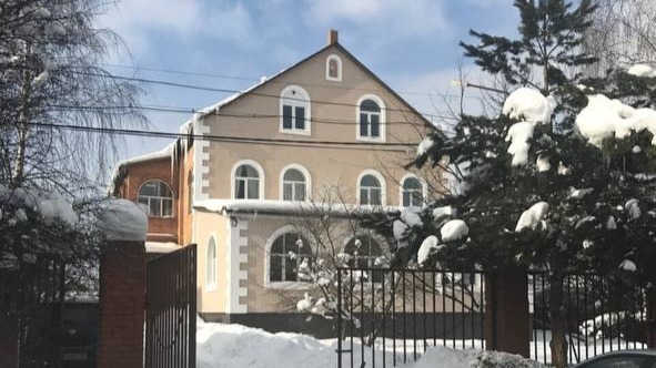 Детей в нелегальной школе в Мытищах заставляли молиться Кришне