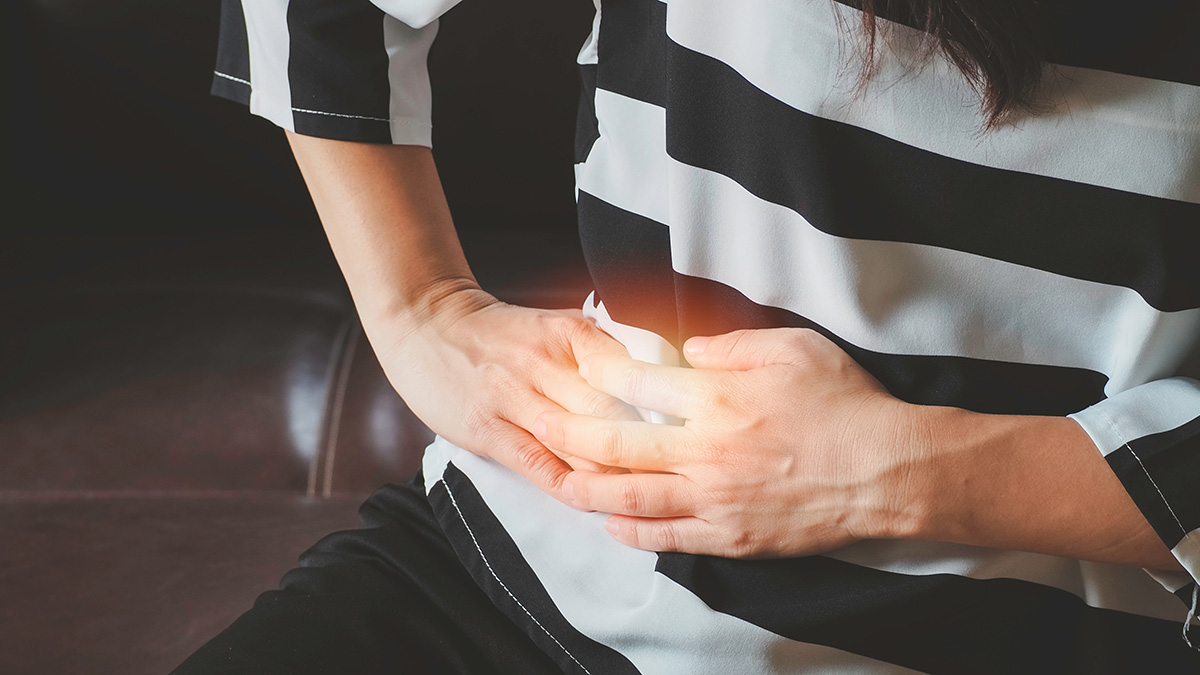 Болит в правом боку: что это может быть и когда бежать к врачу