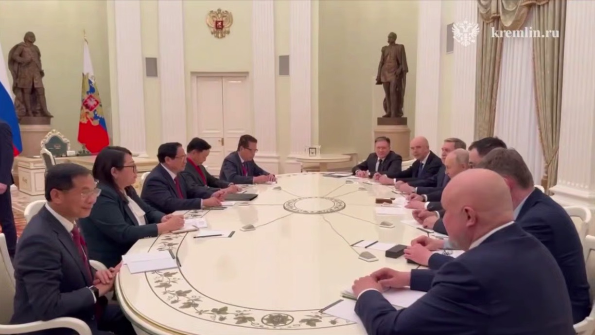 Путин встретился с премьер-министром Вьетнама Фам Минь Тинем