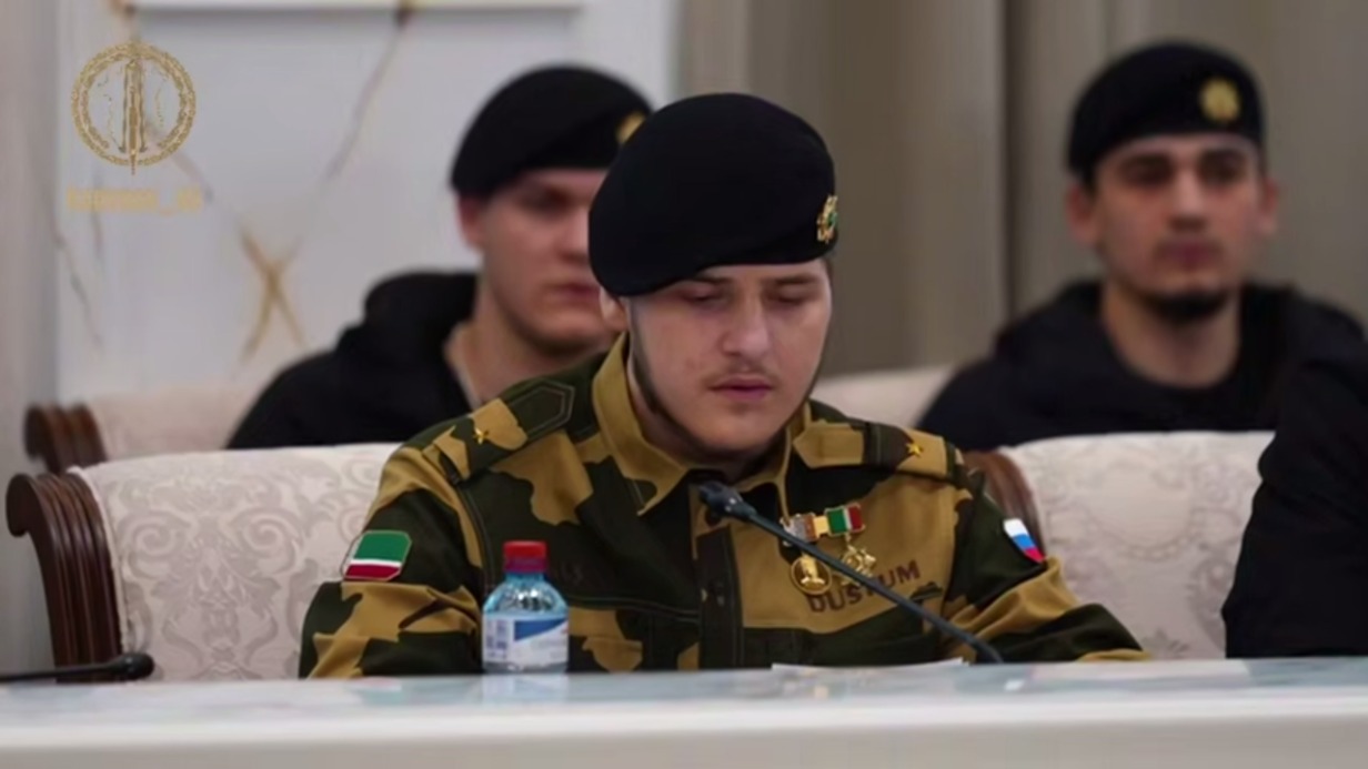 Сын главы Чечни Кадырова появился на публике с погонами майора