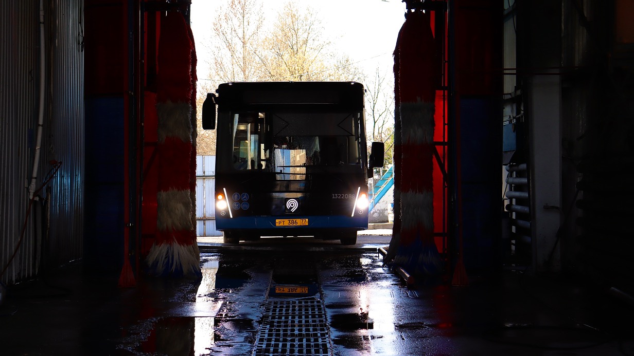 Автобусы коммерческих перевозчиков начали готовить к теплому сезону