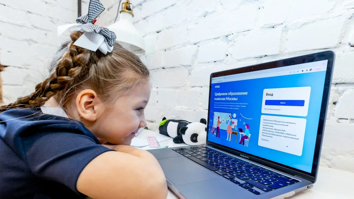 Столичные школьники получили более миллиона подарков в «МЭШ»