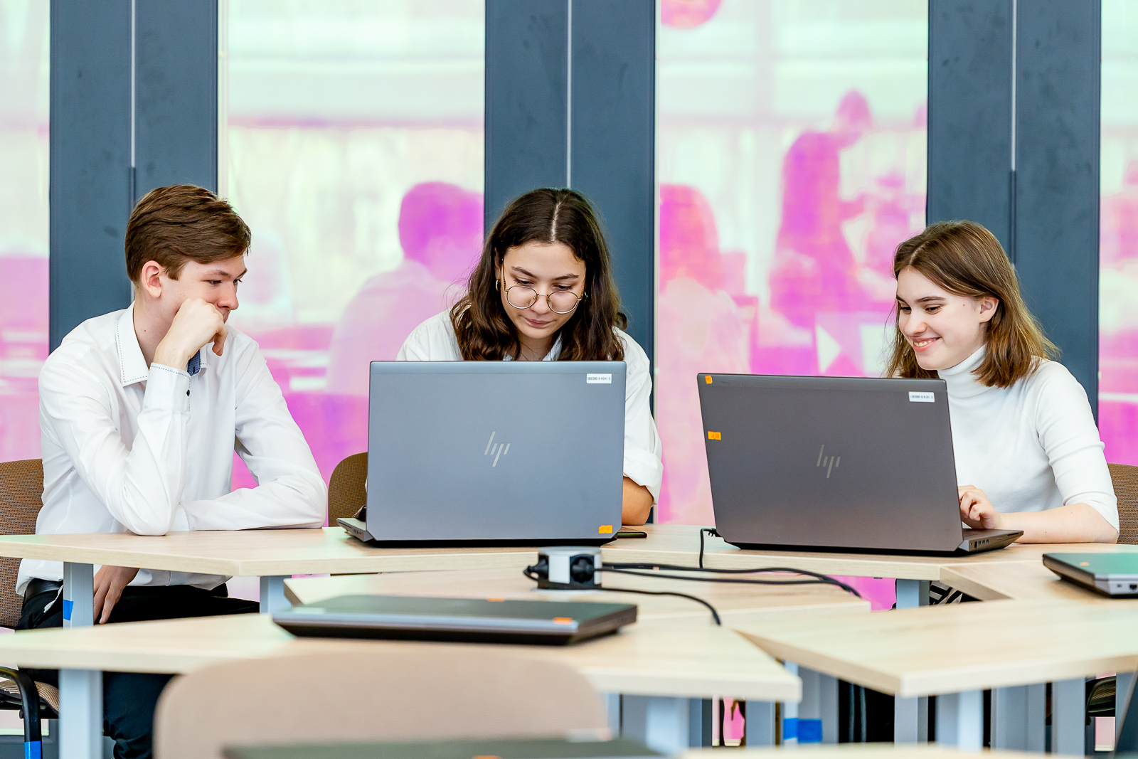 Одиннадцатиклассникам стали доступны онлайн-курсы по 10 предметам ЕГЭ