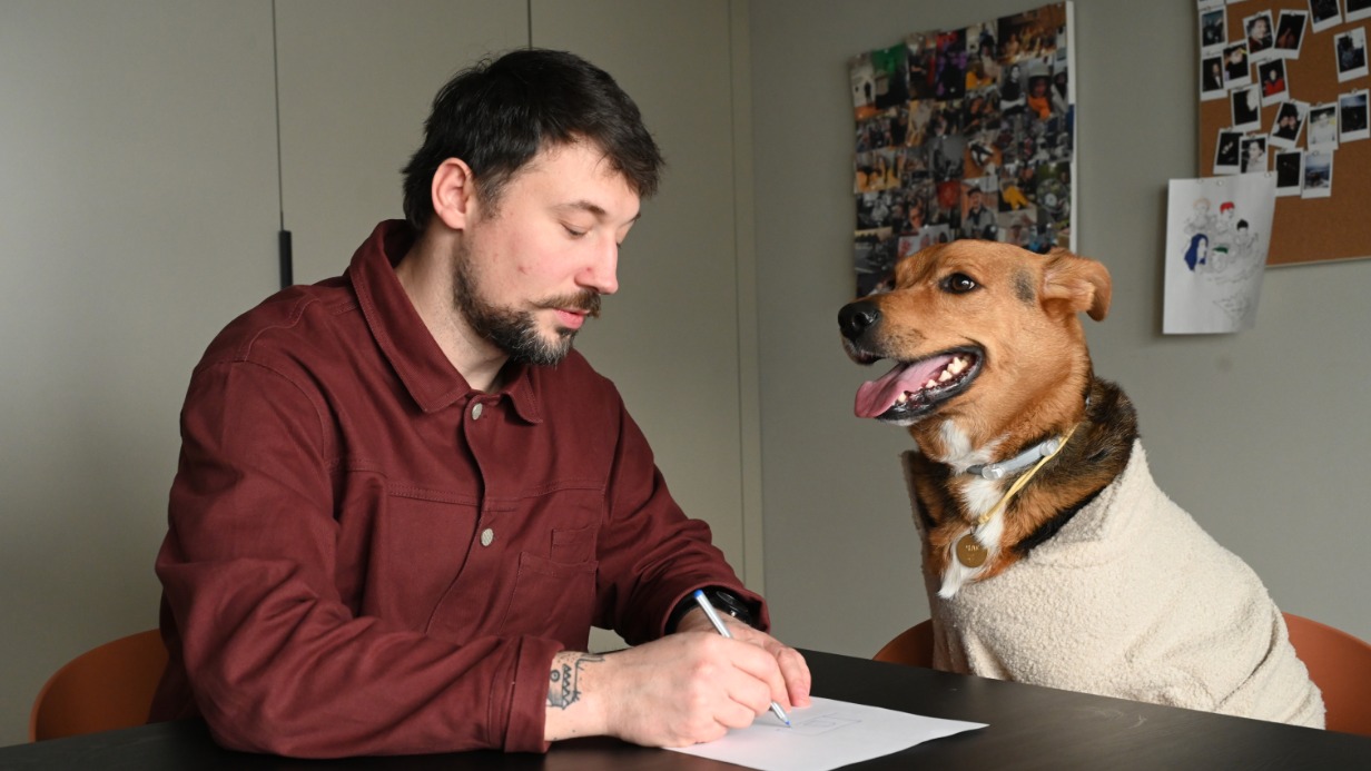 Дизайн-директор Иван Пронин и его Чаки, которого в некотором смысле можно считать соавтором творческих открытий хозяина