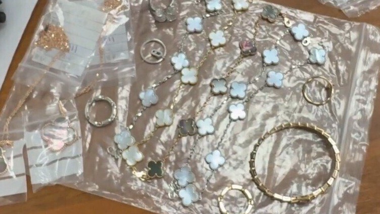 Иностранца с украшениями на 3,5 миллиона задержали в аэропорту Шереметьево