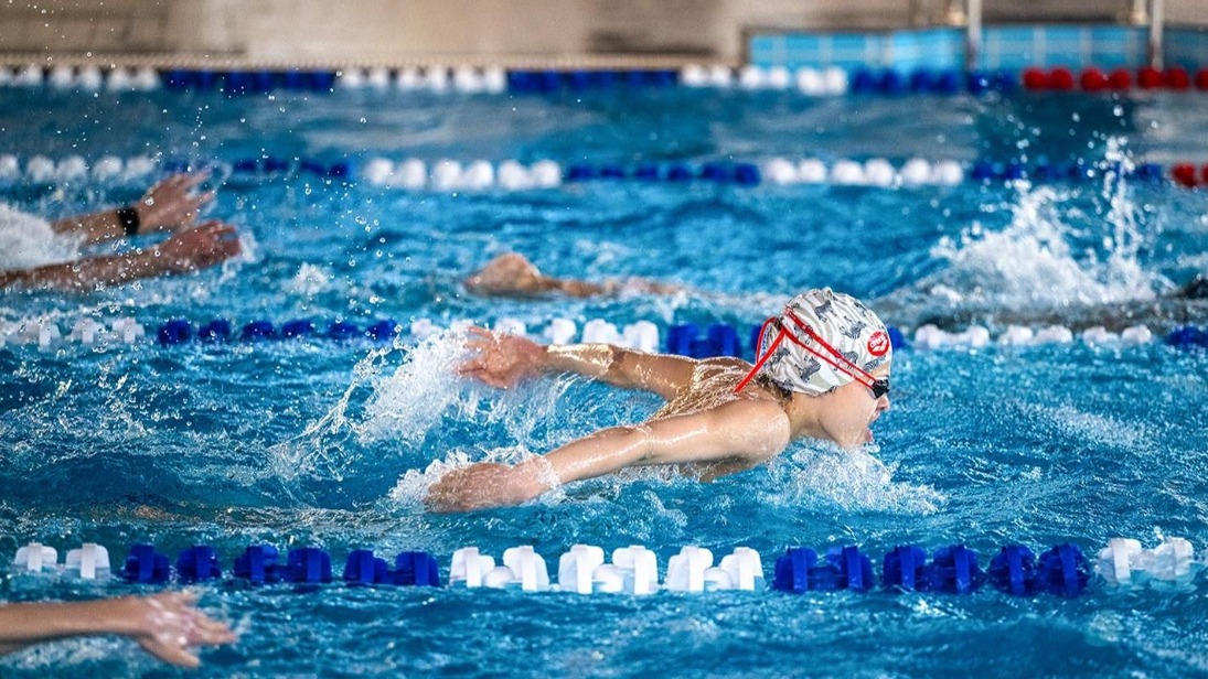 Более 29 тысяч москвичей занимаются плаванием в бесплатных секциях