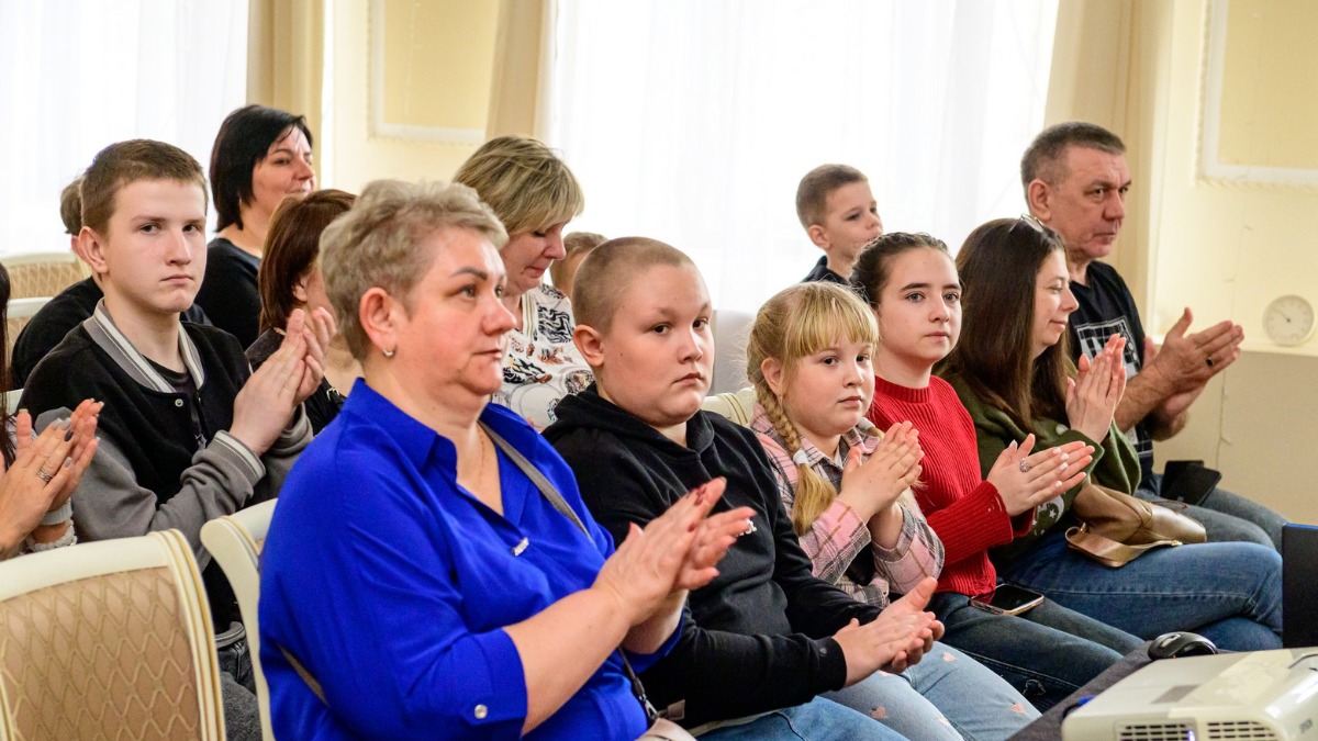 Историческую экскурсию для детей участников СВО провели по инициативе депутата Госдумы Дмитрия Саблина