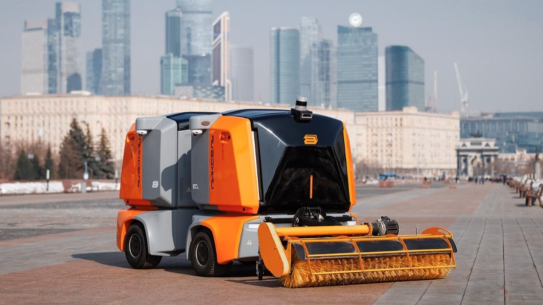 Робот «Пиксель» проводит уборку на нескольких территориях на западе Москвы