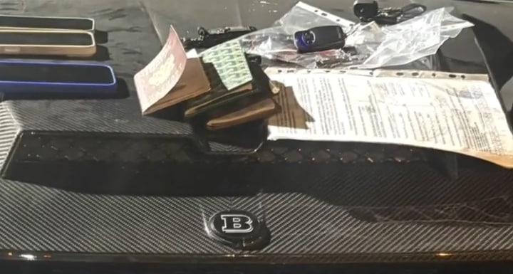 В Москве задержали мужчин, перевозивших наркотики на Mercedes в обвесе Brabus