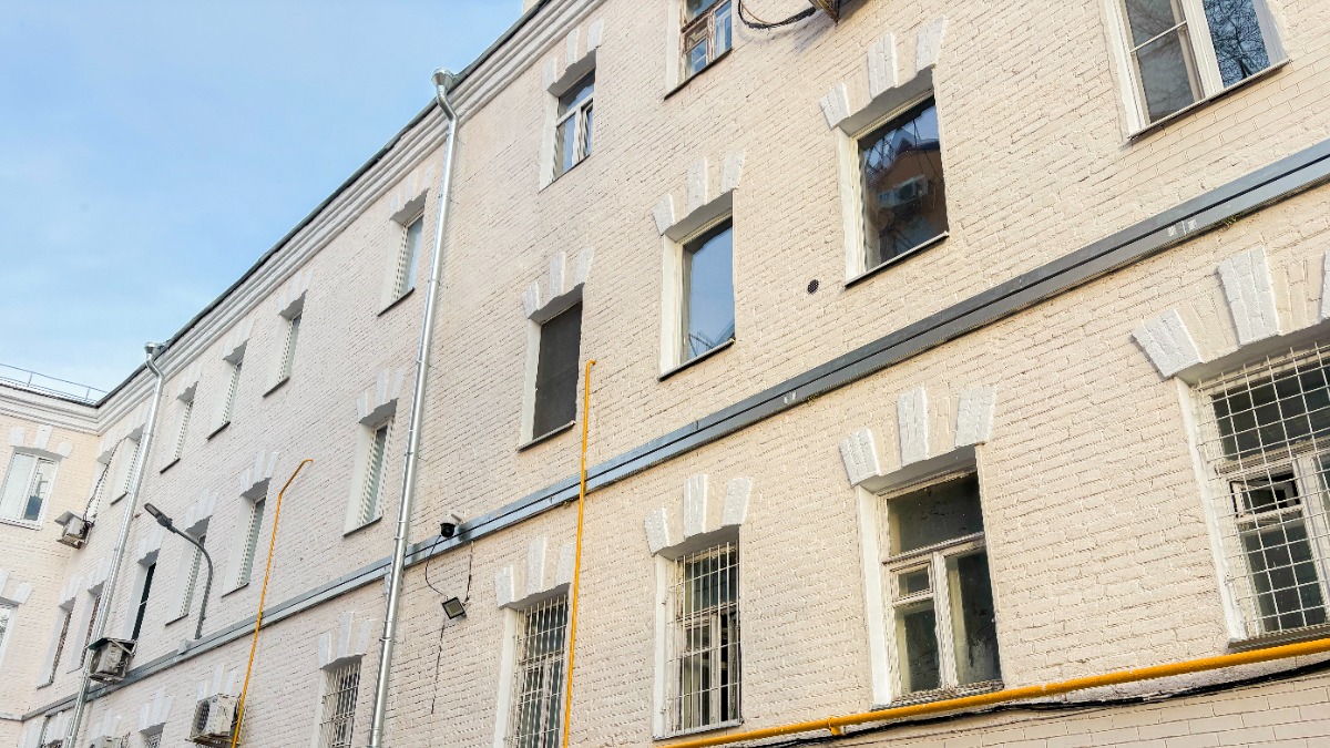 В Таганском районе капитально отремонтировали исторический дом 1905 года постройки с замковыми камнями на фасаде