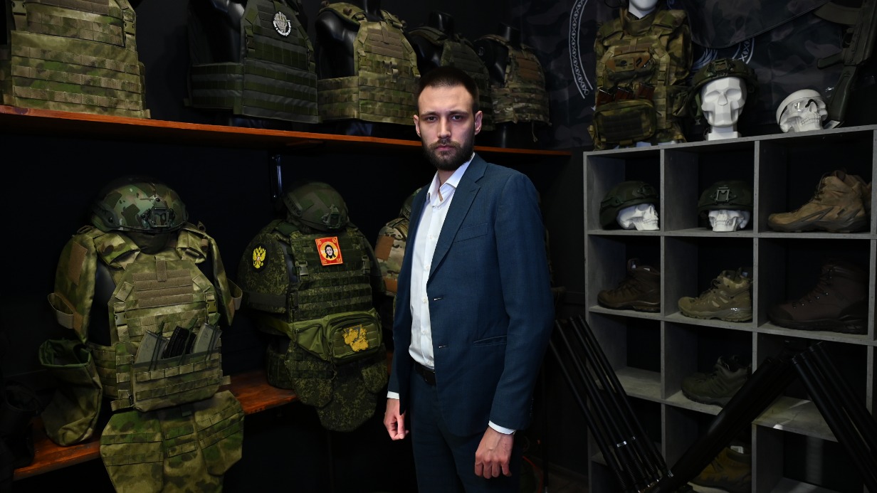 Участник специальной военной операции Сергей Захарченко собирает гуманитарную помощь для жителей Донбасса. Скоро мужчина вновь приступит к обязанностям советника главы Донецкой Народной Республики по молодежной политике