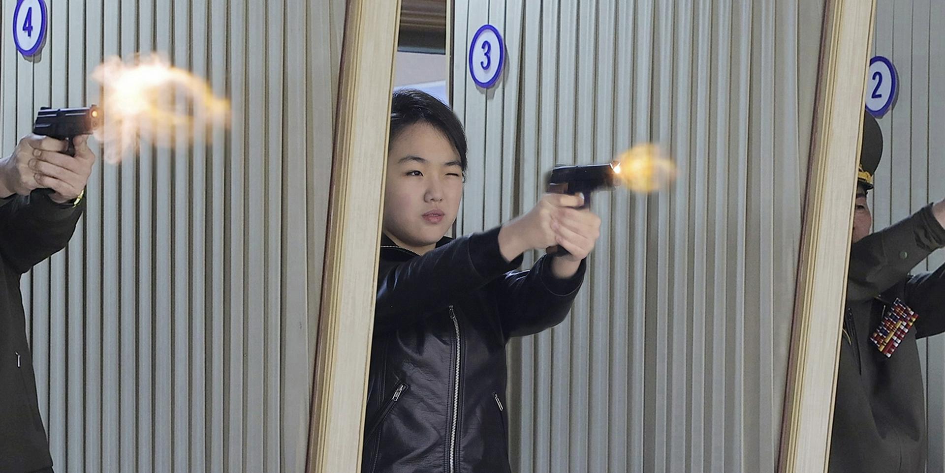 Ким Чен Ын и его дочь опробовали в тире новый северокорейский пистолет