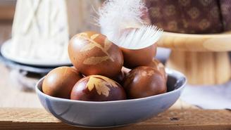 Можно ли выбрасывать скорлупу от пасхальных яиц