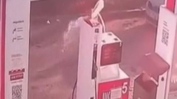 Прокуратура рассказала, как мошенники заставили подростка поджечь АЗС в Москве