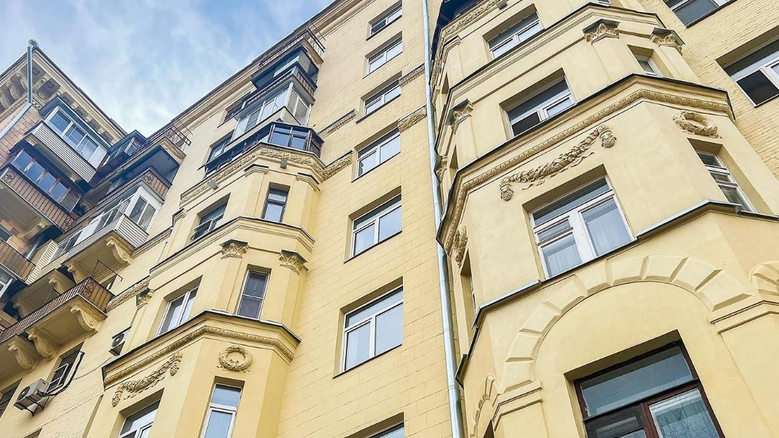 Более 30 домов в Москве обновили в рамках региональной программы капремонта