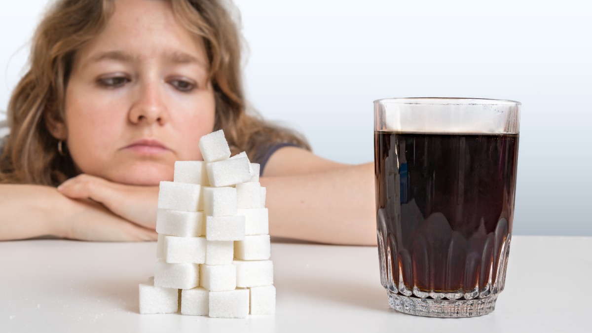 Сахар и его заменители встречаются даже там, где этого не ждешь: сосиски, соусы, консервы. Важно следить за своим рационом, чтобы не «заработать» диабет