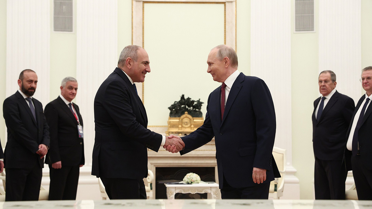 Hraparak: Путин и Пашинян провели жесткий разговор без камер