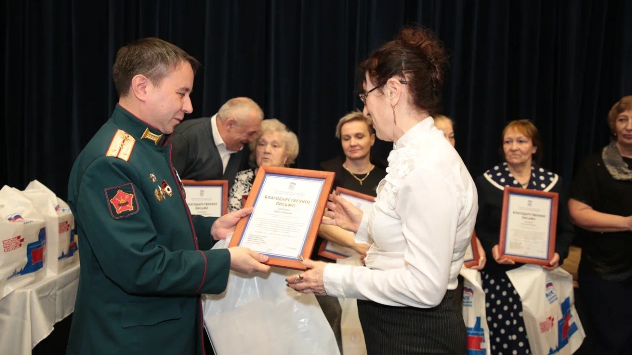 Участник СВО Эльдар Шарипов встретился с активистами Восточного Дегунина