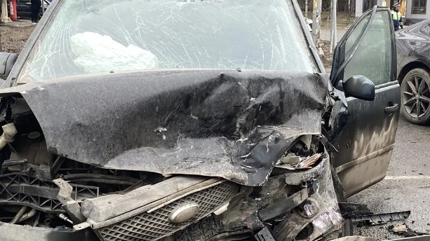 Пять человек пострадали после столкновения трех машин в подмосковном Щелкове