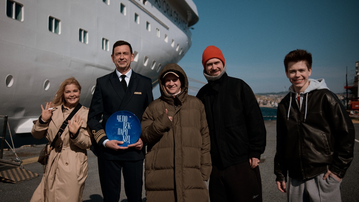 Актриса Ирина Пегова, капитан лайнера Сергей Евстигнеев, актер Тимофей Трибунцев, режиссер Иван Соснин, актер Марк-Малик Мурашкин